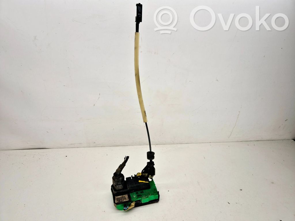 Volvo XC70 Front door lock 