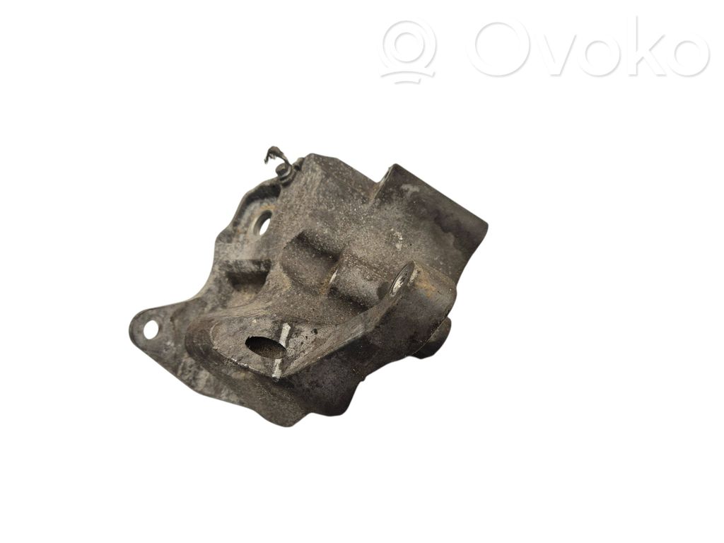 Volvo V60 Engine mounting bracket 
