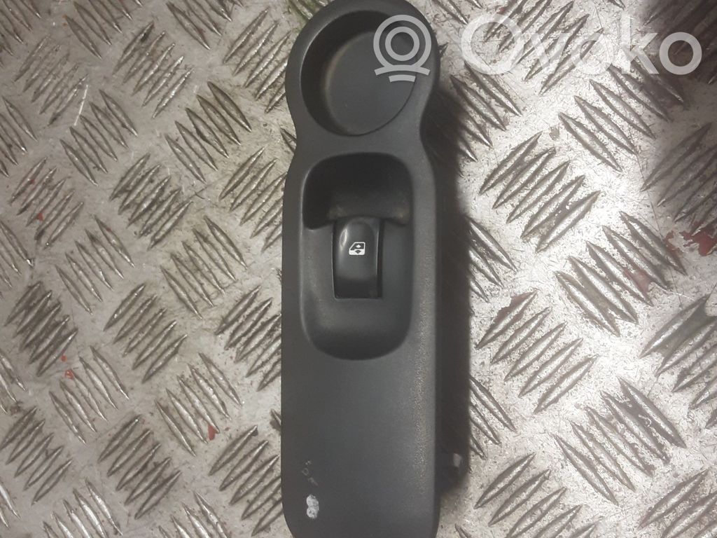 Renault Modus Electric window control switch 