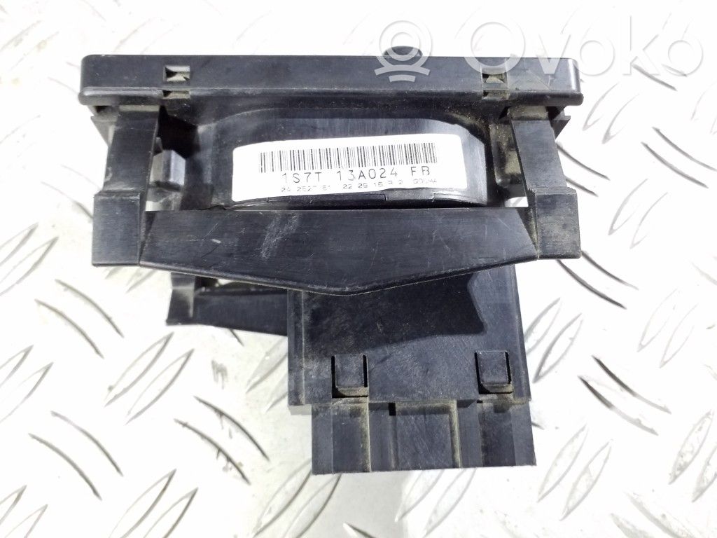Light switch   1S7T13A024FB,04052751