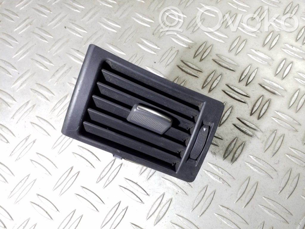 Audi A4 S4 B6 8E 8H Moldura protectora de la rejilla de ventilación lateral del panel 