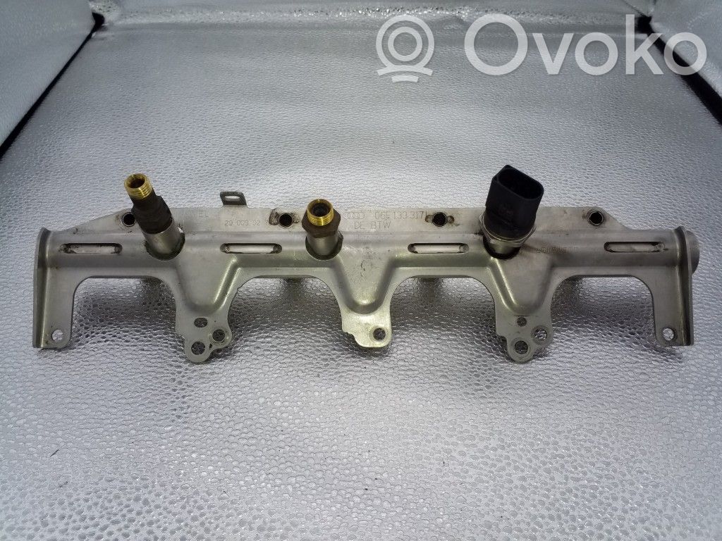 Volkswagen PASSAT B6 Abrazadera del inyector de combustible 