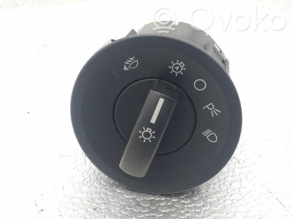Light switch   8L8T13D061,080324OFW