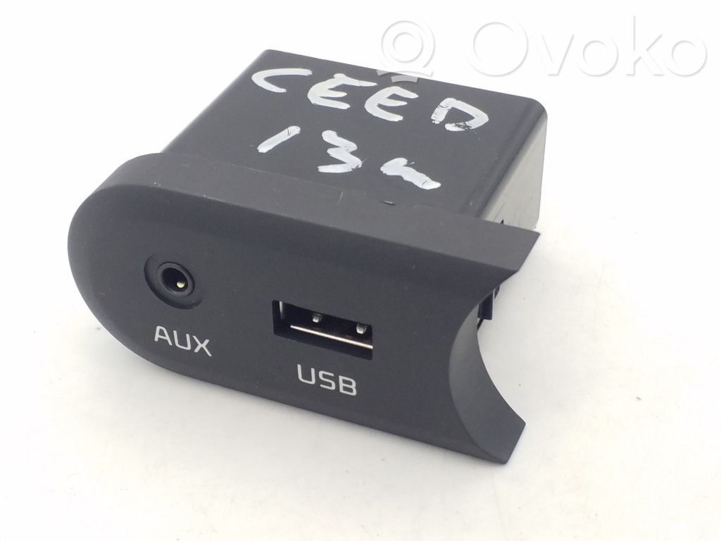 KIA Ceed Enchufe conector USB 