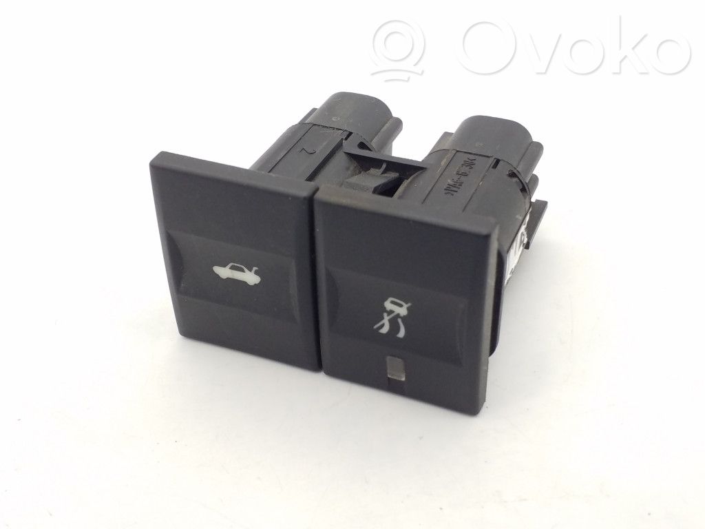 Ford Mondeo Mk III Tailgate opening switch 