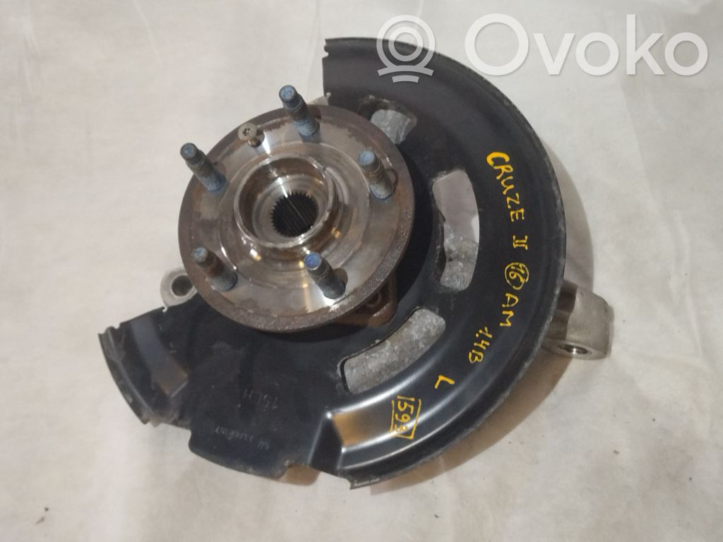 Chevrolet Cruze II Front wheel hub spindle knuckle 