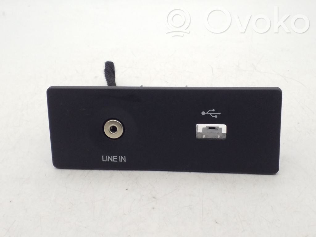 Ford Focus Enchufe conector entrada auxiliar 