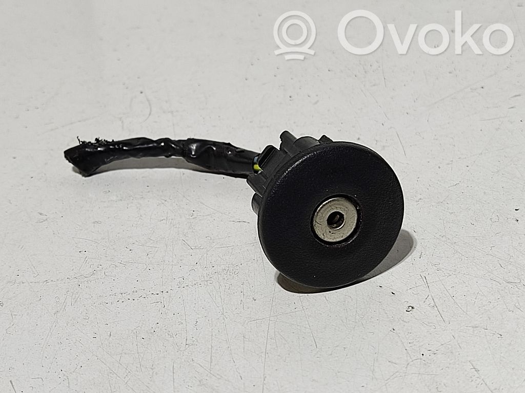 Enchufe conector entrada auxiliar   8L8T19A164AB