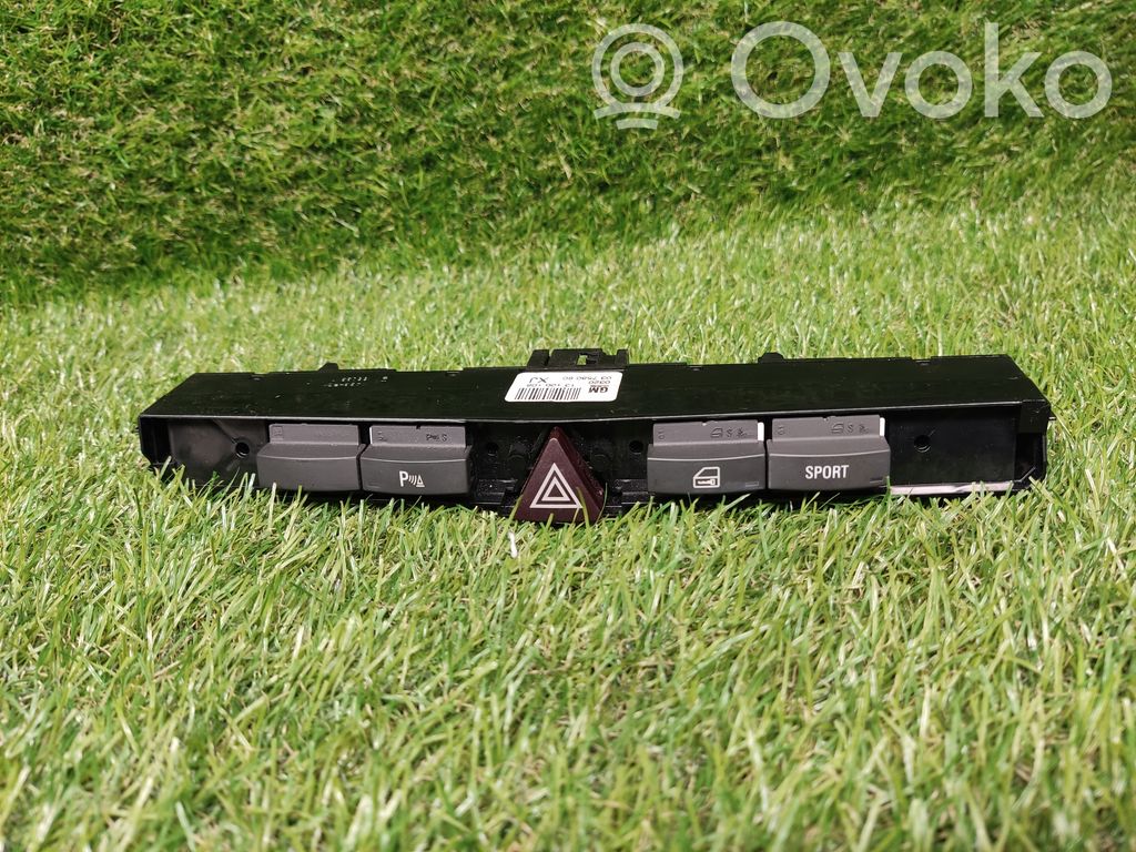 Opel Zafira B Hazard light switch 