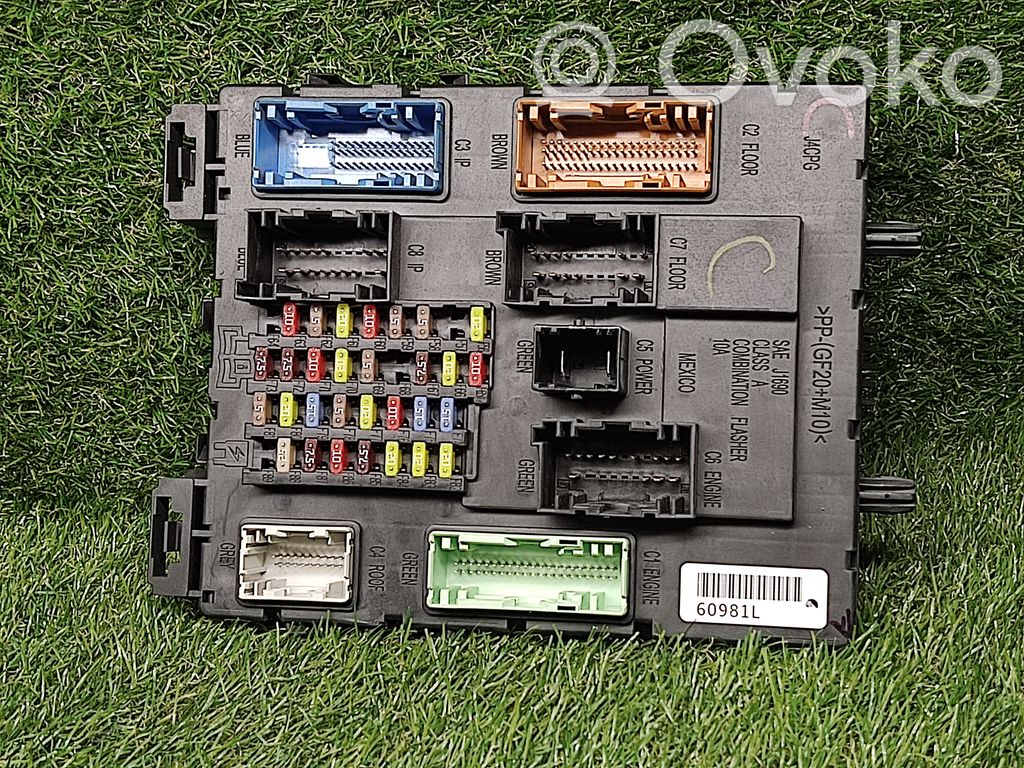 Ford Escape III Fuse module 