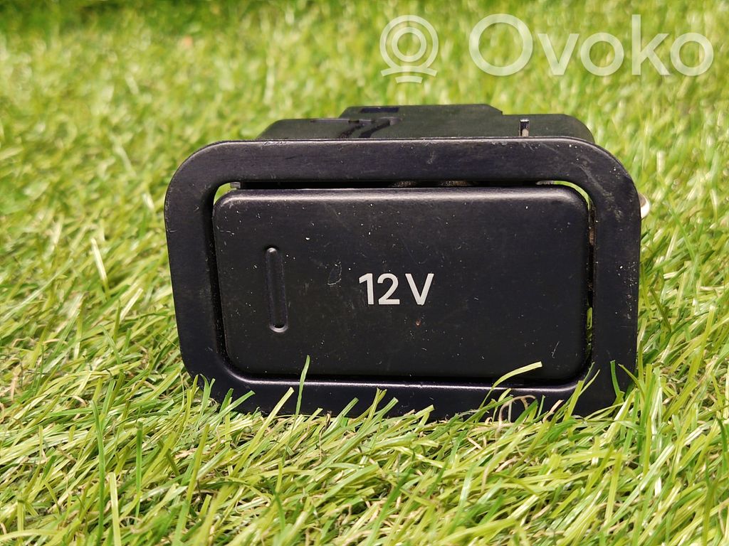 Audi A4 S4 B6 8E 8H 12V Steckdose hinten 