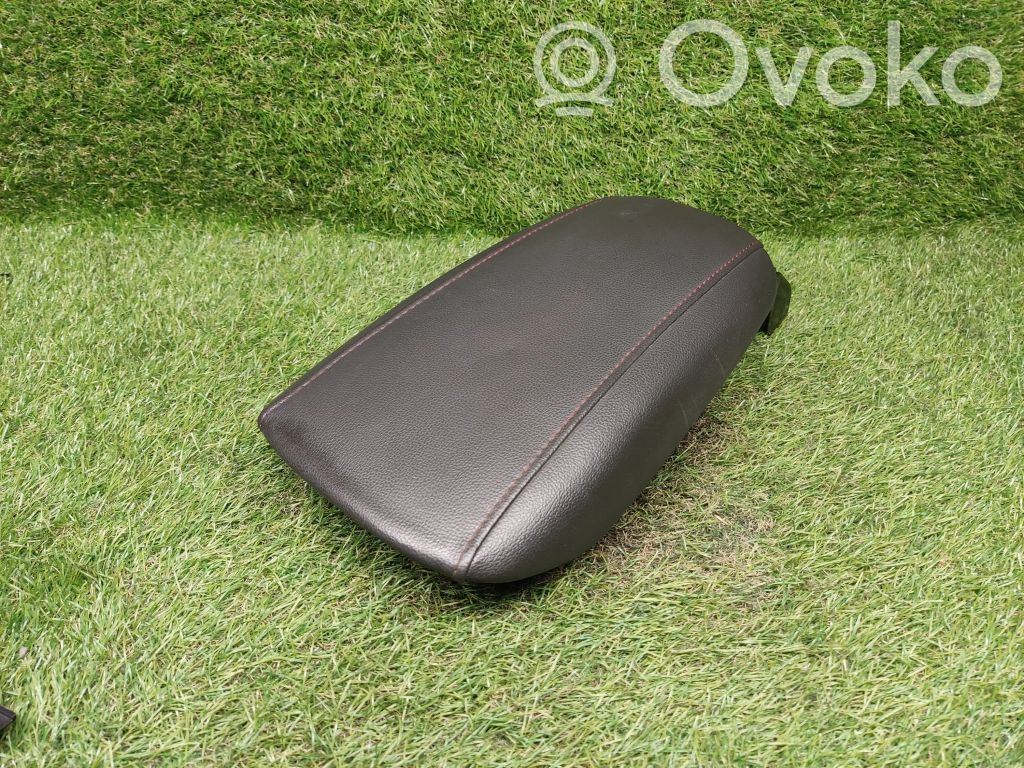 Armrest   1032