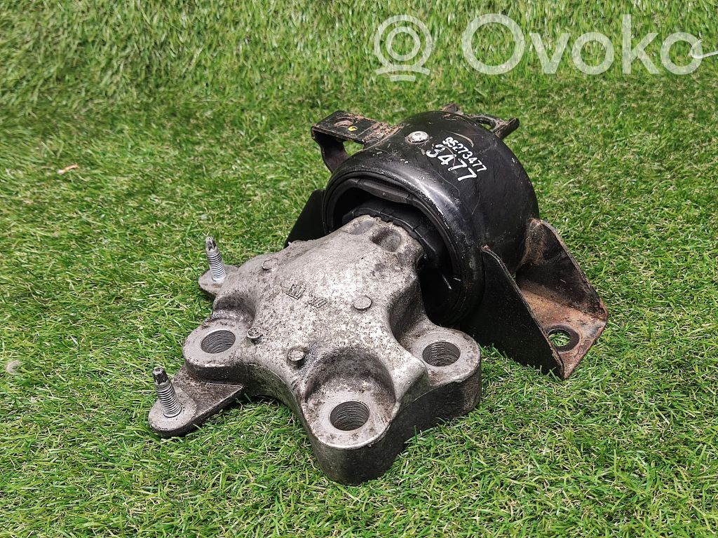 Buick Encore I Engine mount bracket 