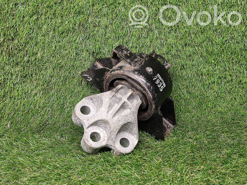 Engine mount bracket   25947935