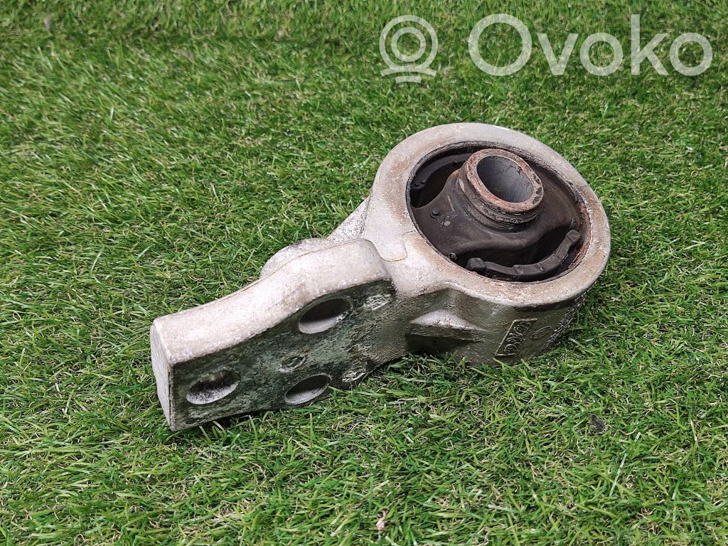 Ford Escape Engine mount bracket 