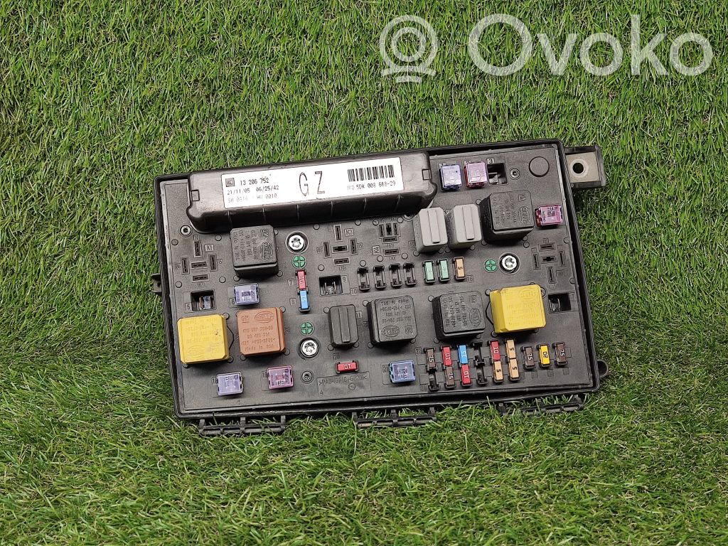 Opel Astra H Power management control unit 