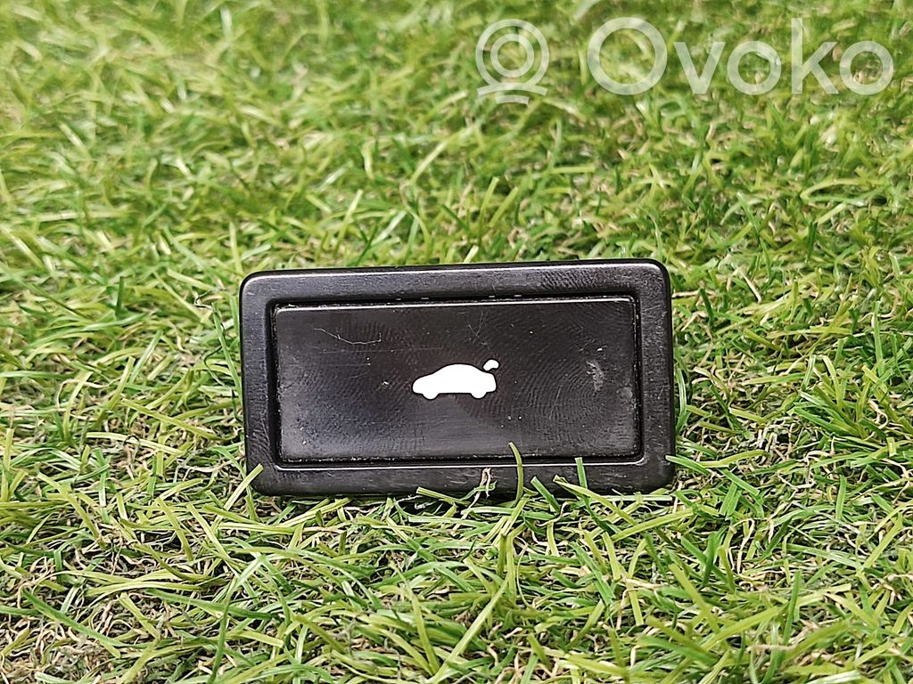 Tailgate/boot open switch button   3D0959831C