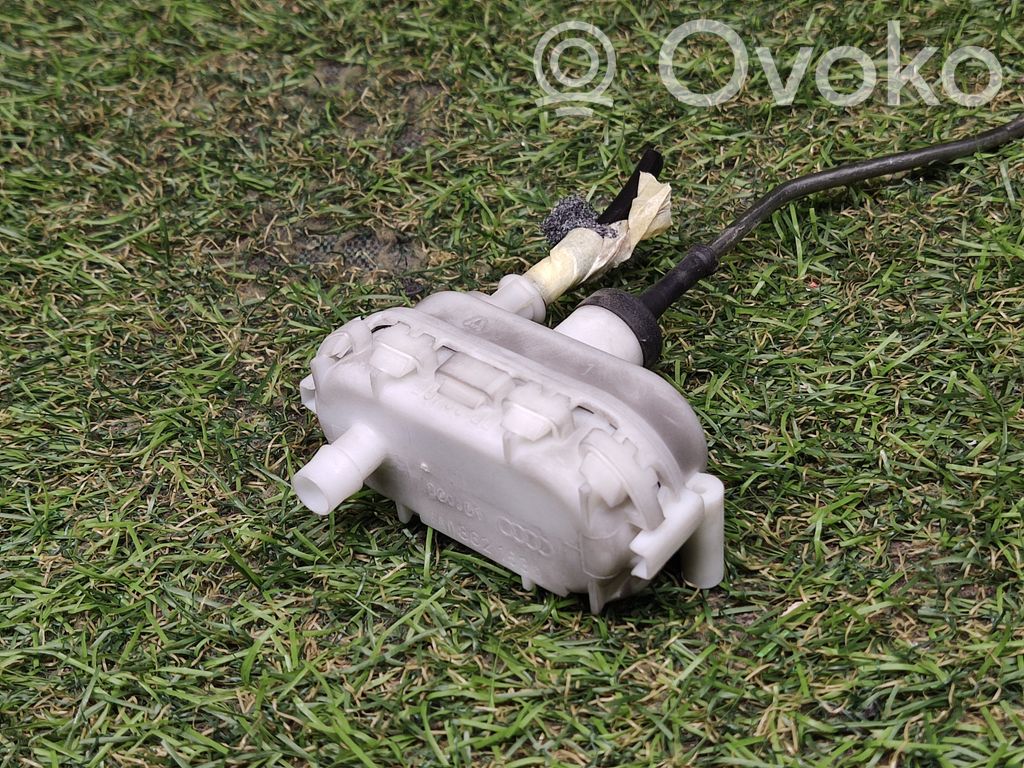 Audi A8 S8 D2 4D Central locking vacuum pump 