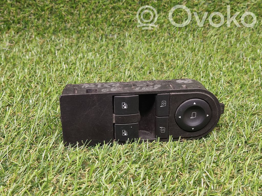 Opel Astra H Electric window control switch 
