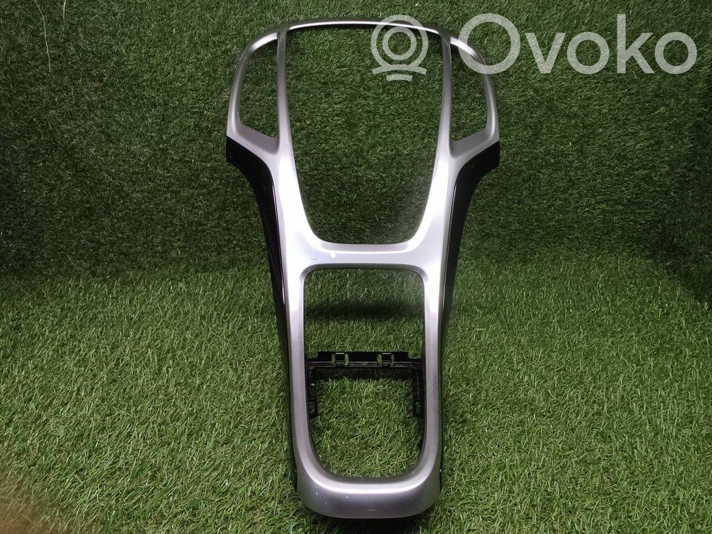 Opel Astra J Embellecedor de la consola central 