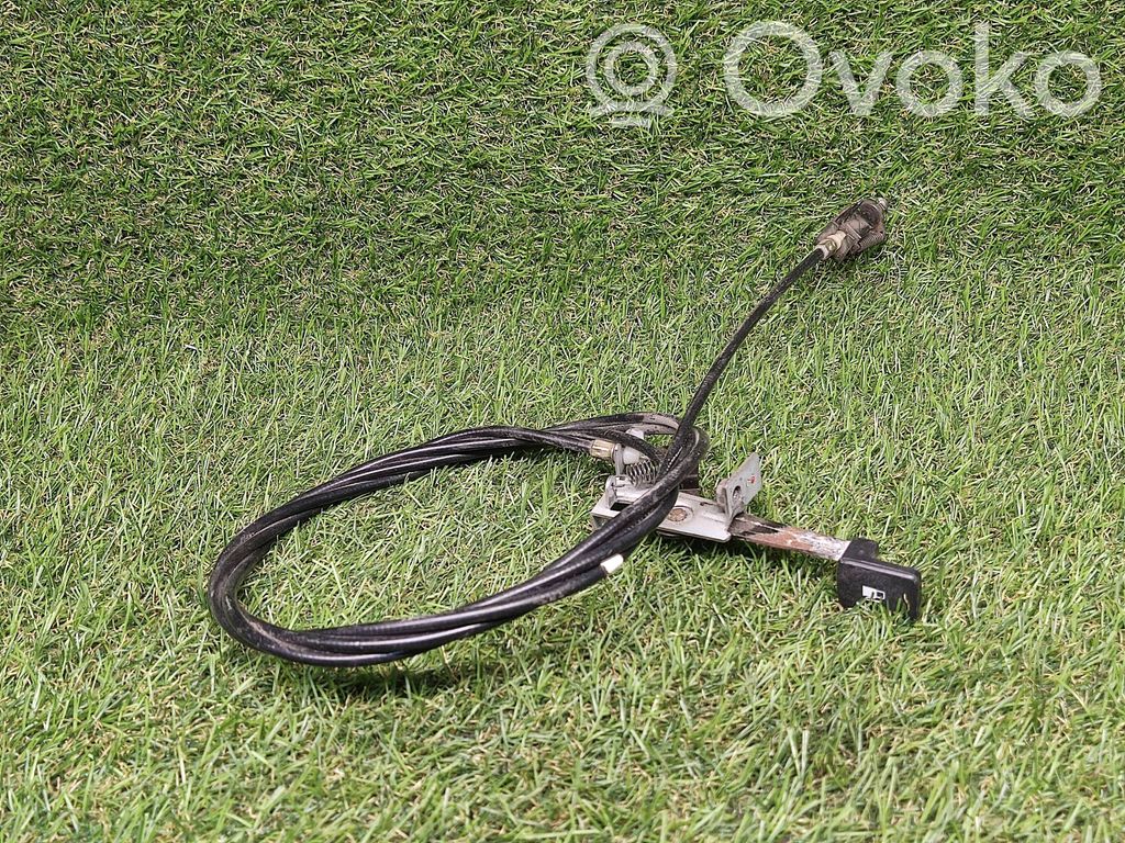 Fuel cap release pull handle