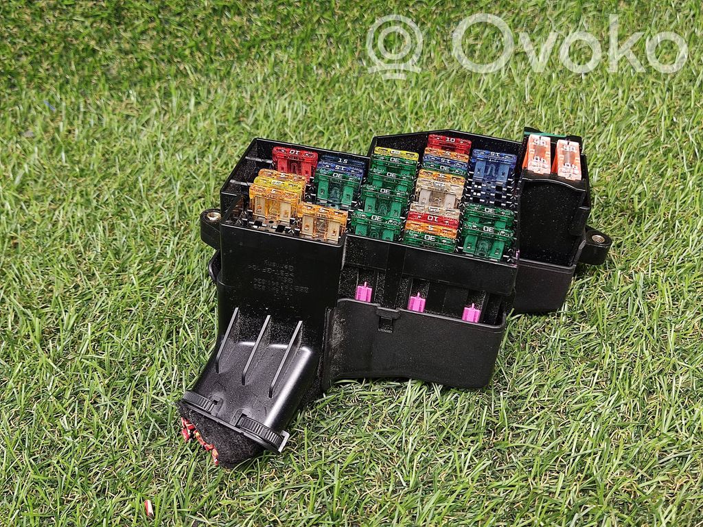 Volkswagen Touareg II Fuse module 