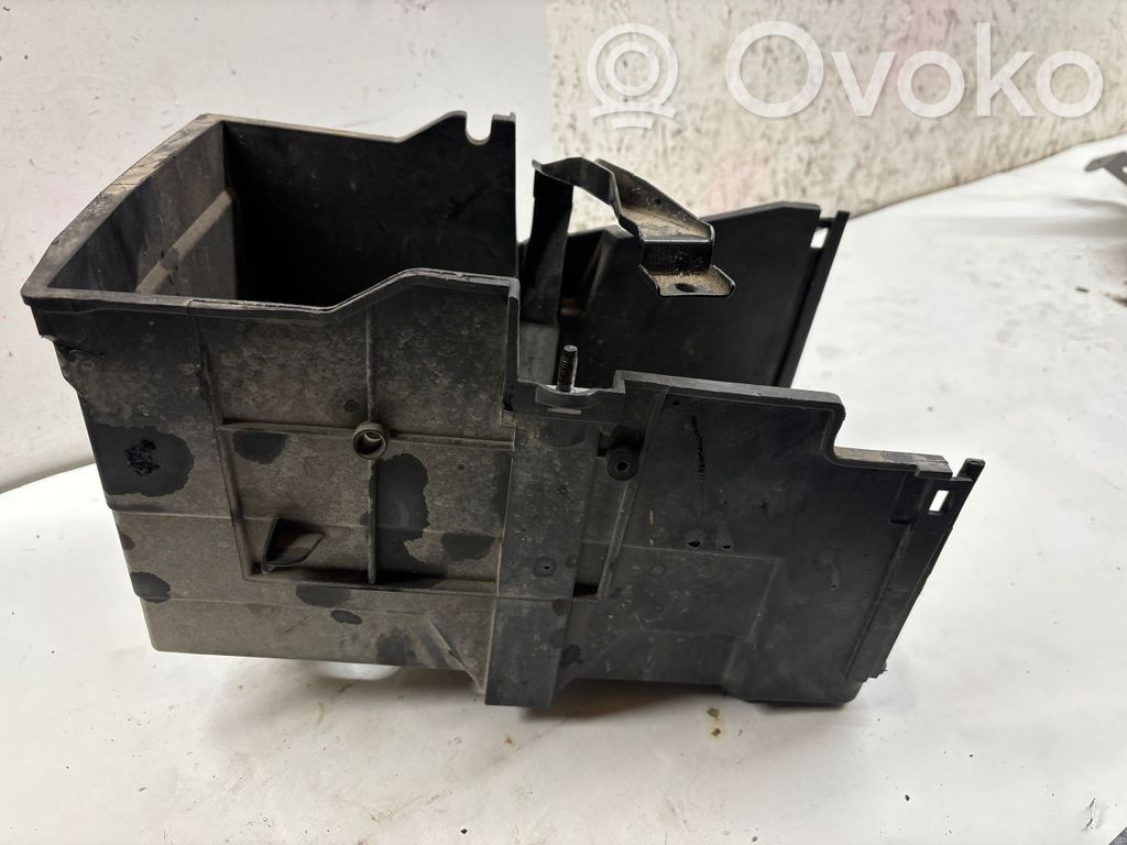 Akkulaatikon alusta   4M5110723,C8C9A