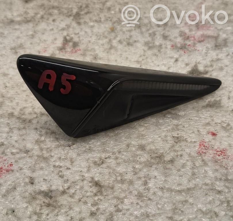 Tesla Model S Front fender indicator light 