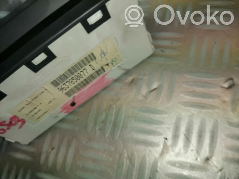 Peugeot 406 Screen/display/small screen 