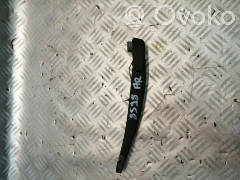 Rear wiper blade arm
