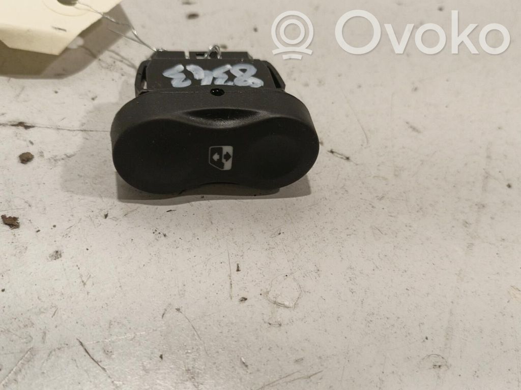 Dacia Sandero Electric window control switch 