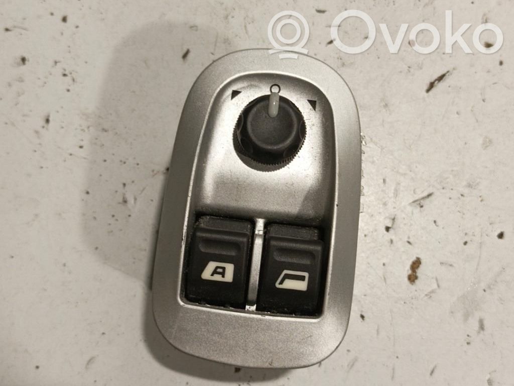 Peugeot 206+ Interruptor del elevalunas eléctrico 