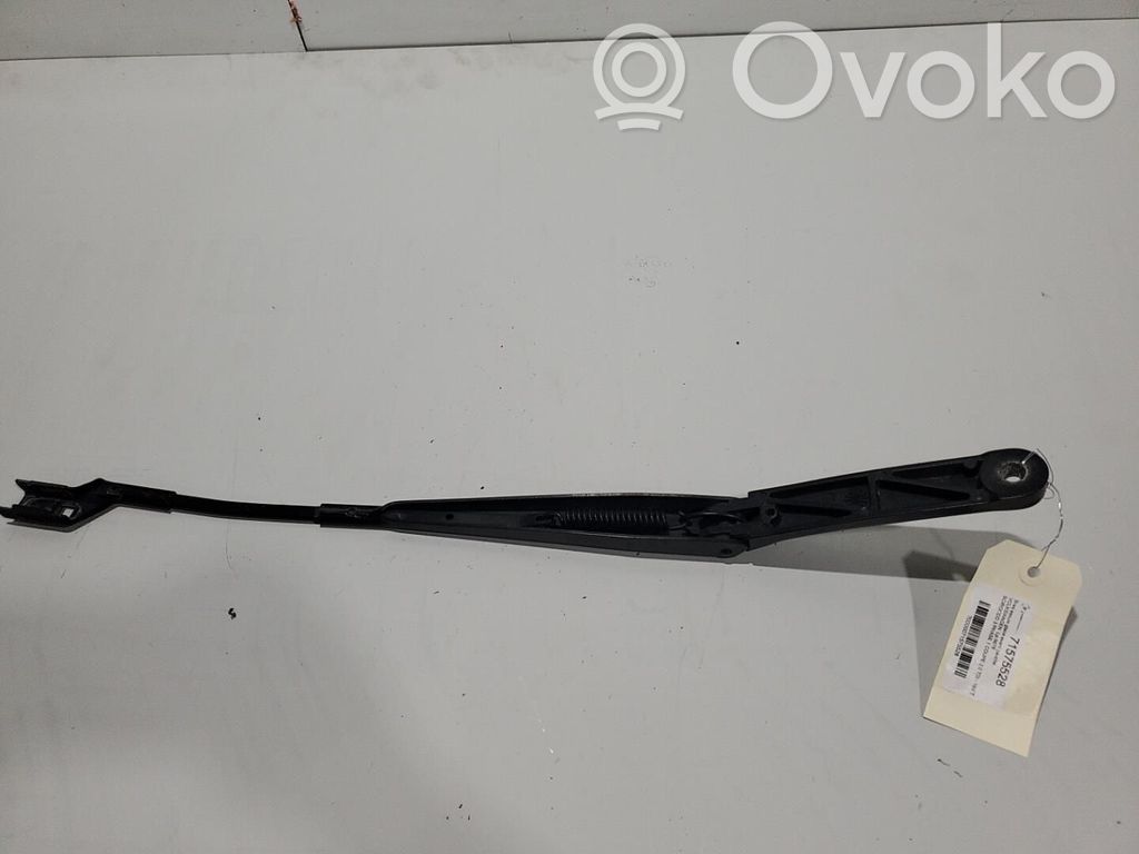 Front wiper blade arm