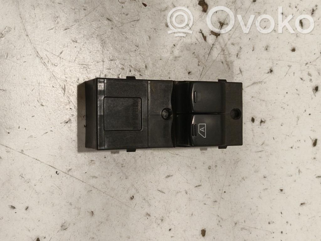 Electric window control switch   25401BC60B
