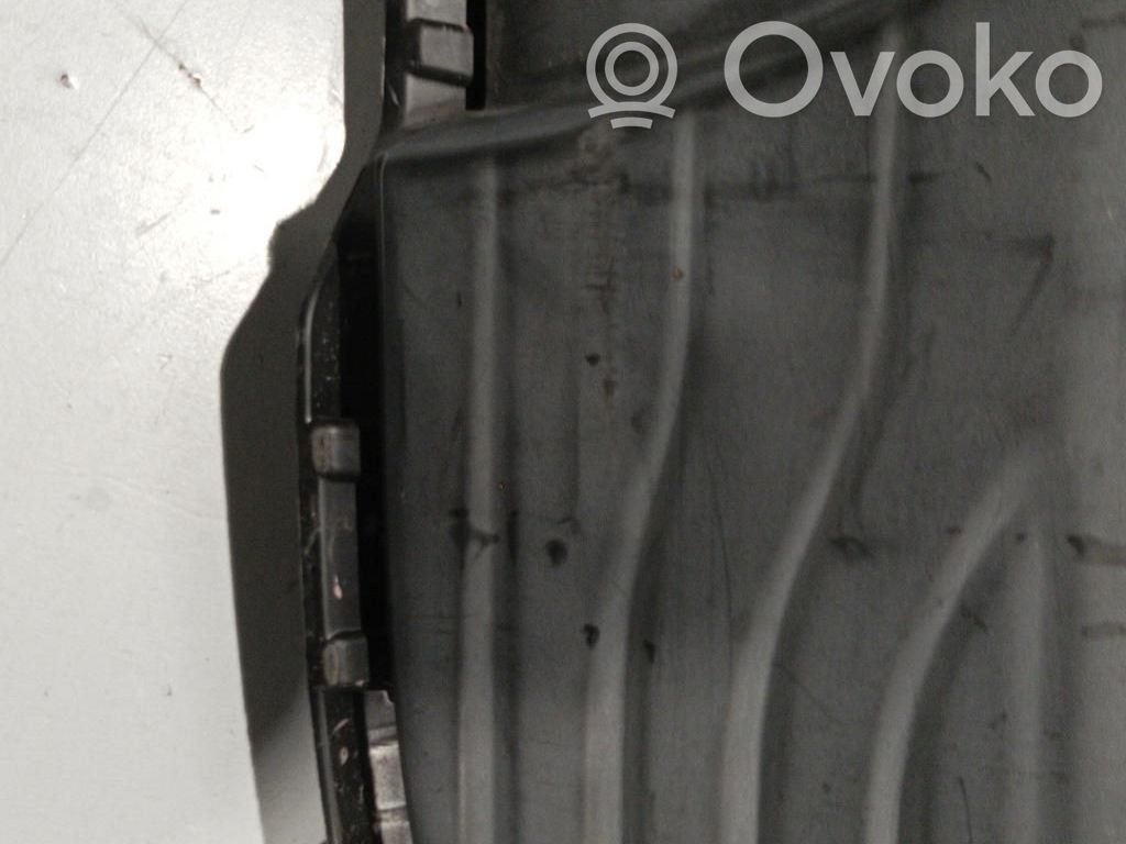 Renault Clio IV Moldura inferior del parachoques trasero 