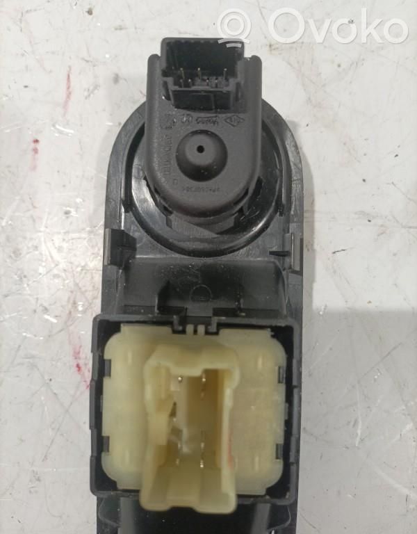 Renault Twingo III Electric window control switch 