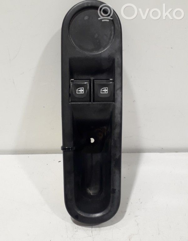 Renault Twingo III Electric window control switch 