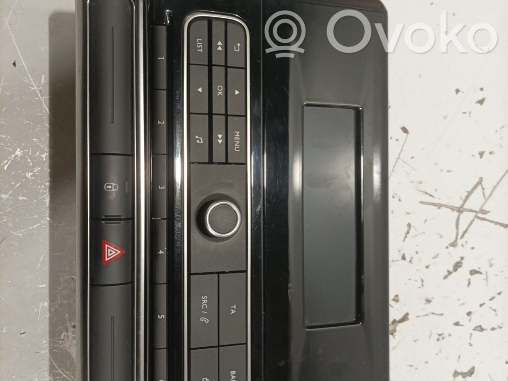 Radio / CD-Player / DVD-Player / Navigation