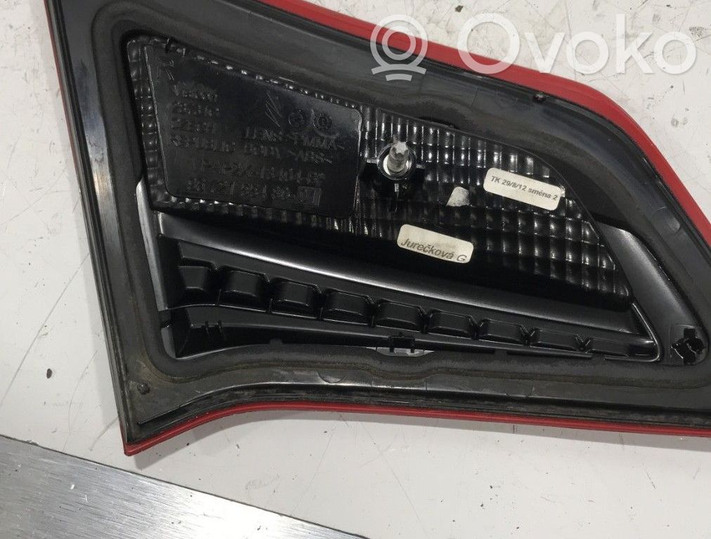 Citroen C4 II Aizmugurējais lukturis pārsegā 