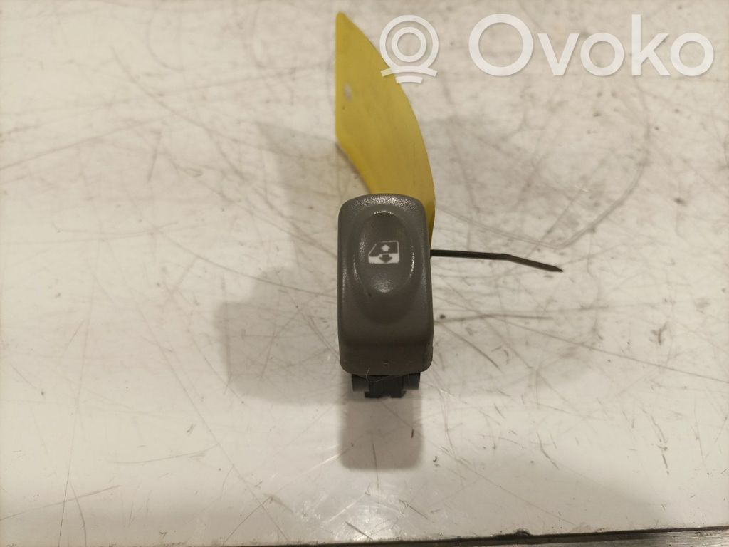 Renault Twingo I Electric window control switch 