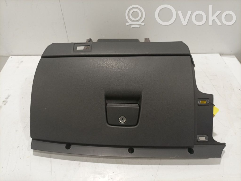 Volvo C30 Juego guantera 