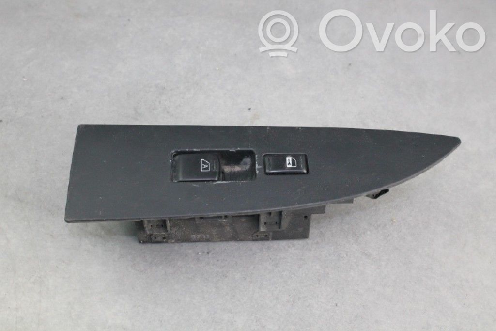Electric window control switch   80960CG000