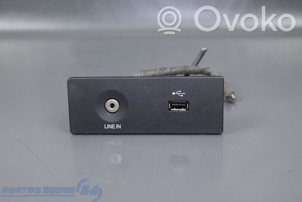 Ford Grand C-MAX Enchufe conector USB 