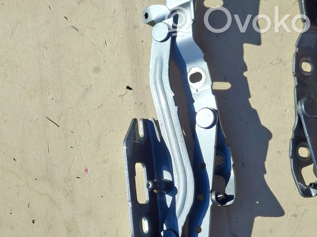 Tailgate/trunk/boot hinge   8F0827301B