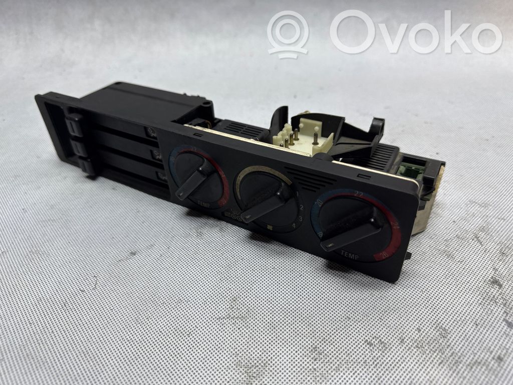 BMW 5 E34 Climate control unit 