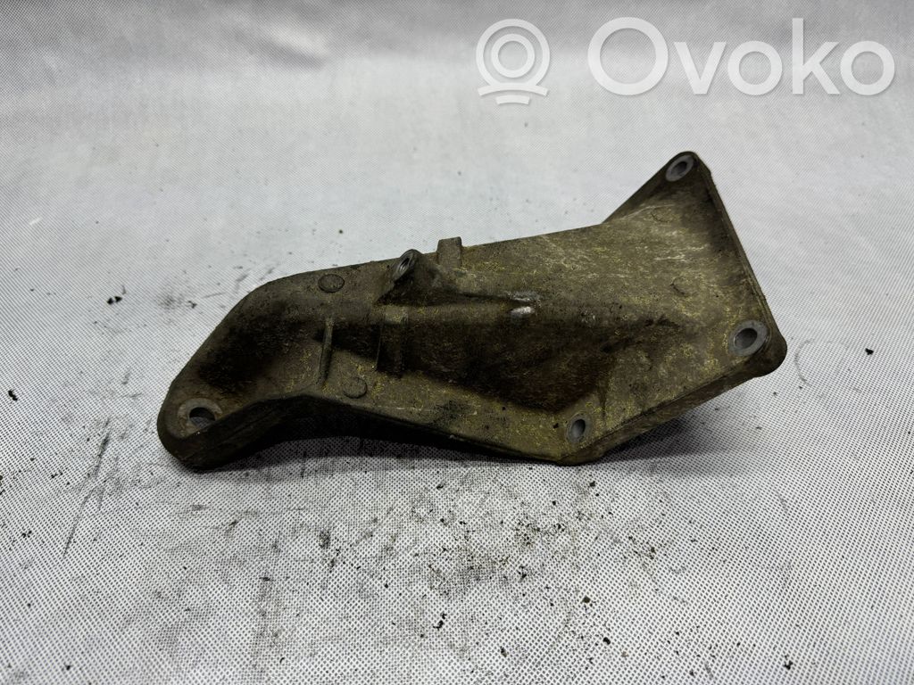 Engine mounting bracket   1094697