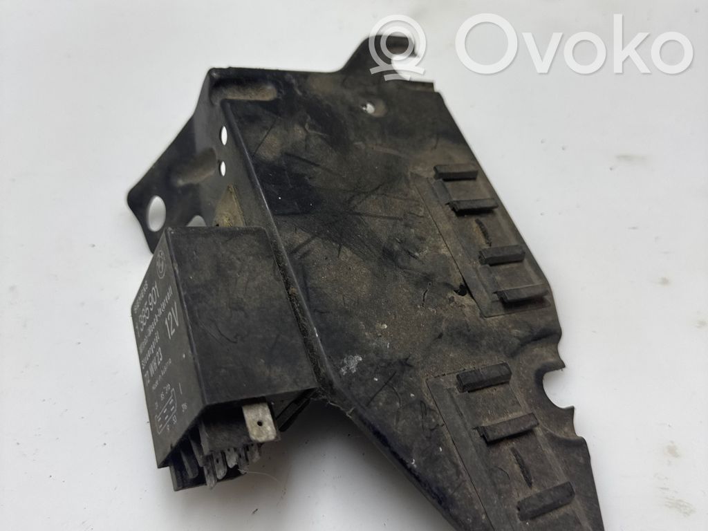 BMW 5 E34 Relais Scheibenwischer 