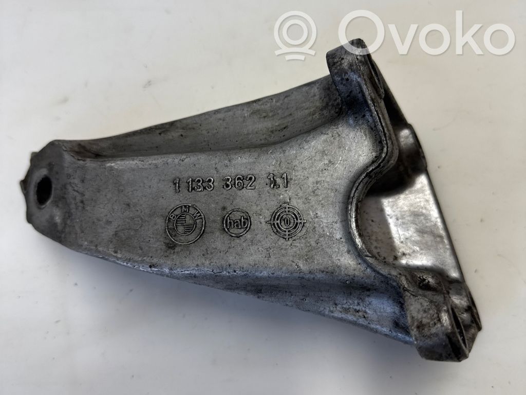 BMW 5 E34 Engine mounting bracket 