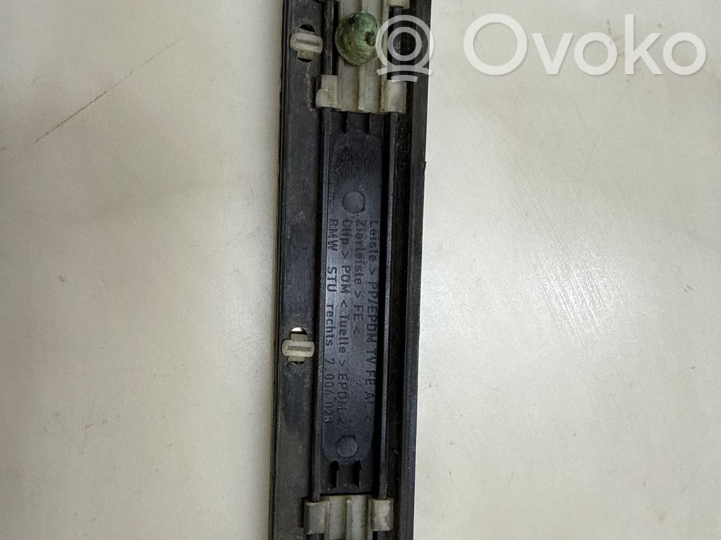 BMW 5 E39 Apdaila sparno (moldingas) 