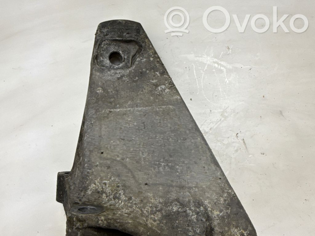 BMW 7 E65 E66 Engine mounting bracket 